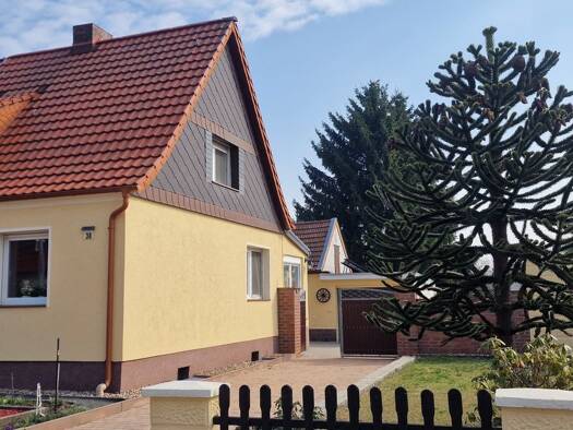 Doppelhaushälfte zum Kauf 109.000 € 4 Zimmer 78 m² 1.268 m² Grundstück Lauchhammer 01979