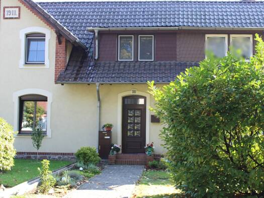 Reihenmittelhaus zum Kauf 135.000 € 4 Zimmer 89,4 m² 300 m² Grundstück Tützpatz 17091
