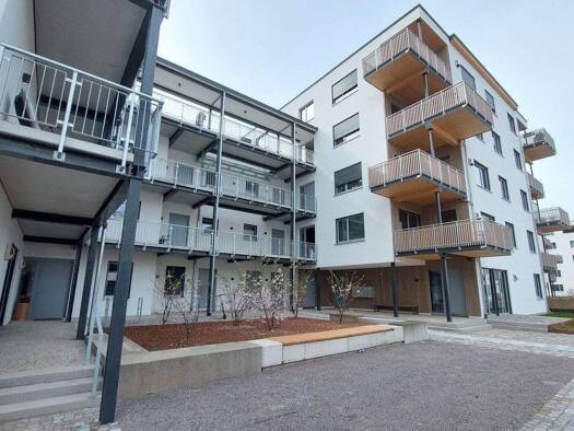 Wohnung zur Miete 841 € 2 Zimmer 66,6 m² Geschoss 2/4 frei ab 01.01.2027 Tiengen Waldshut-Tiengen 79761
