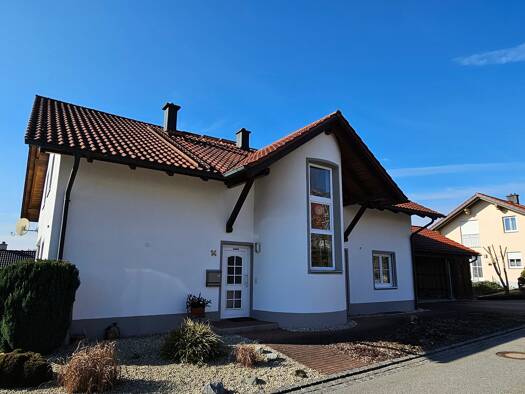 Wohnung zur Miete 630 € 2,5 Zimmer 97,6 m² 1. Geschoss frei ab sofort Windorf 94575