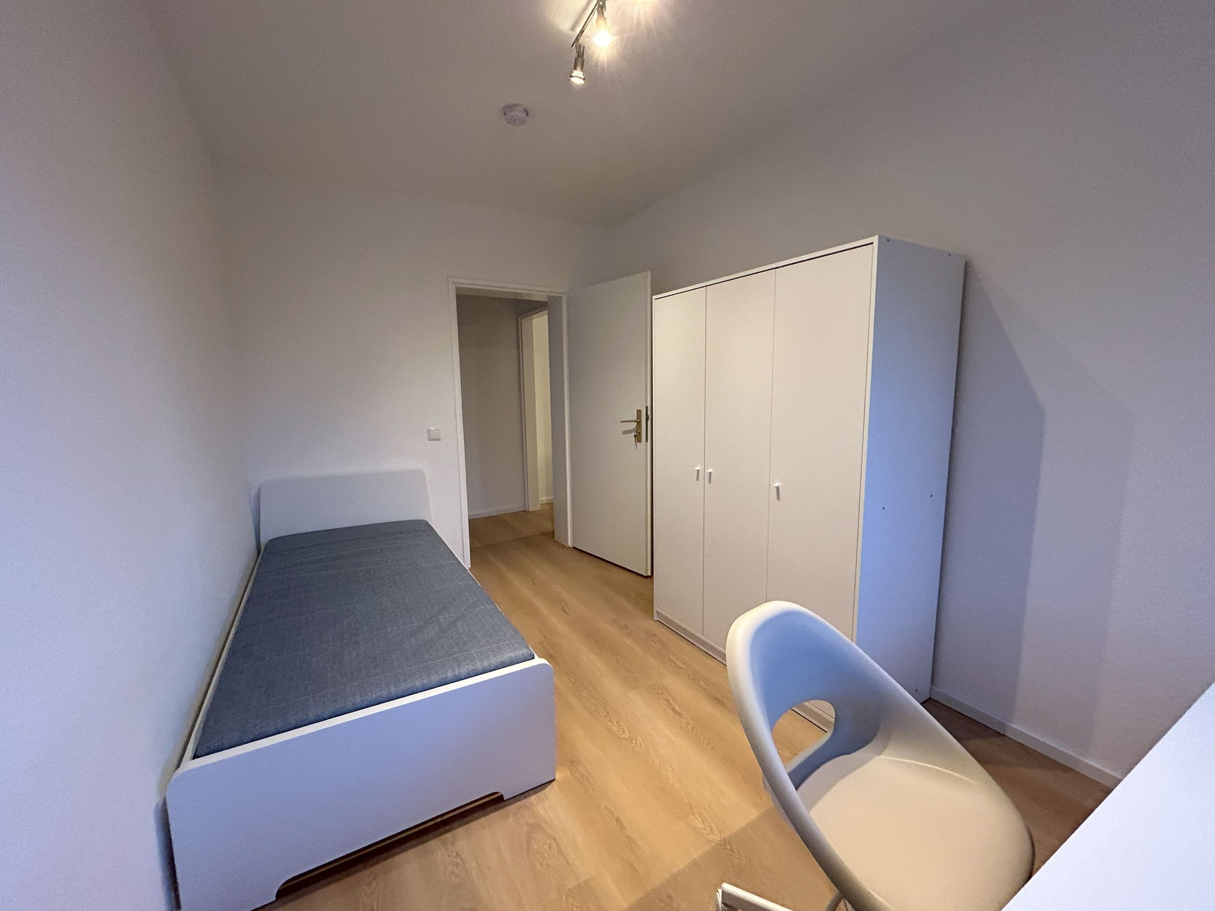 Wohnung zur Miete 350 € 8 Zimmer 42 m²<br/>Wohnfläche 1.<br/>Geschoss 01.12.2024<br/>Verfügbarkeit Am Roten Berg 14 Rimbach Rimbach 64668