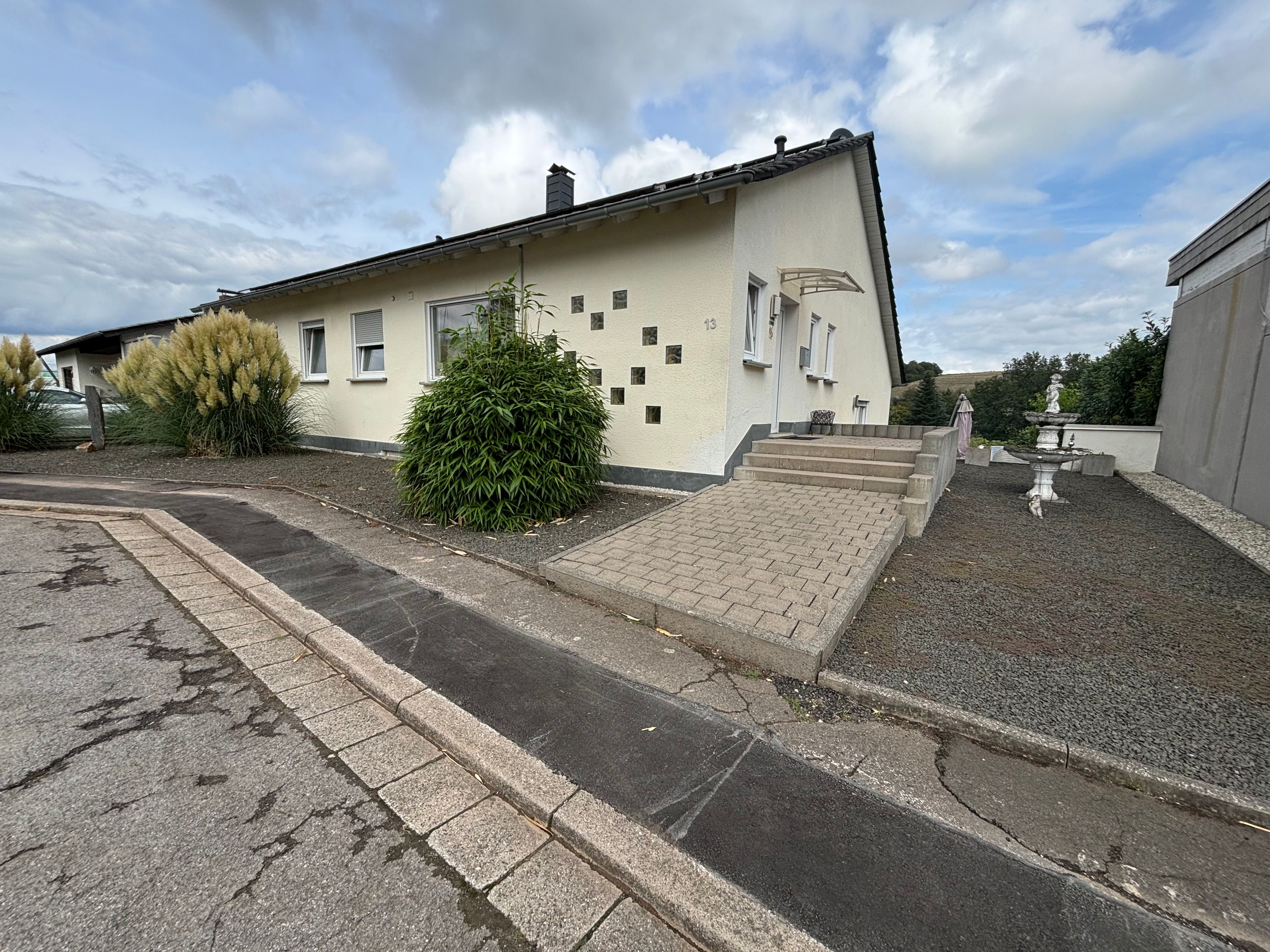 Einfamilienhaus zum Kauf 329.000 € 6 Zimmer 140 m²<br/>Wohnfläche 549 m²<br/>Grundstück ab sofort<br/>Verfügbarkeit Lebach Lebach 66822