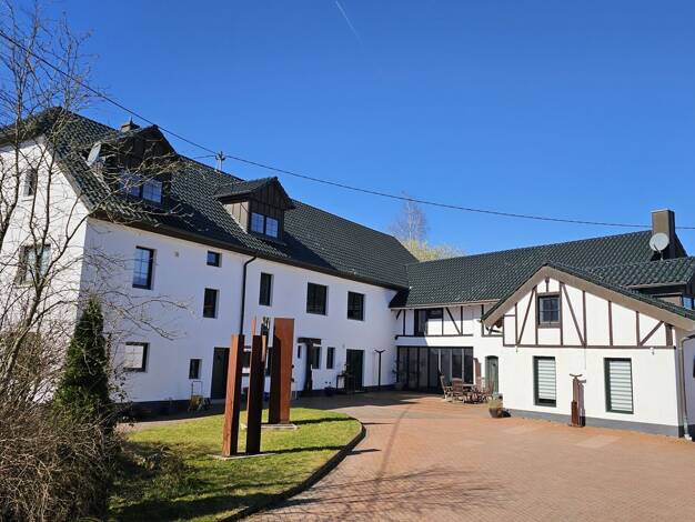 Mehrfamilienhaus zum Kauf als Kapitalanlage geeignet 1.200.000 € 10 Zimmer 639 m² 1.890 m² Grundstück Leuzbach Altenkirchen (Westerwald) 57610