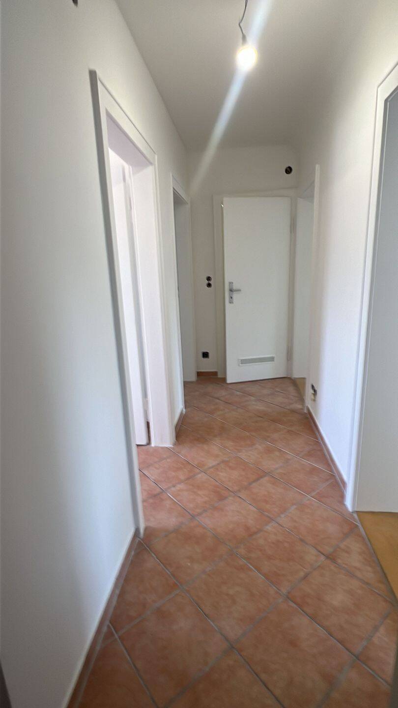 N-citynahe Lage, top renovierte, gut geschnittene 3-ZW mit Balkon – Nürnberg – Vorschaubild 3