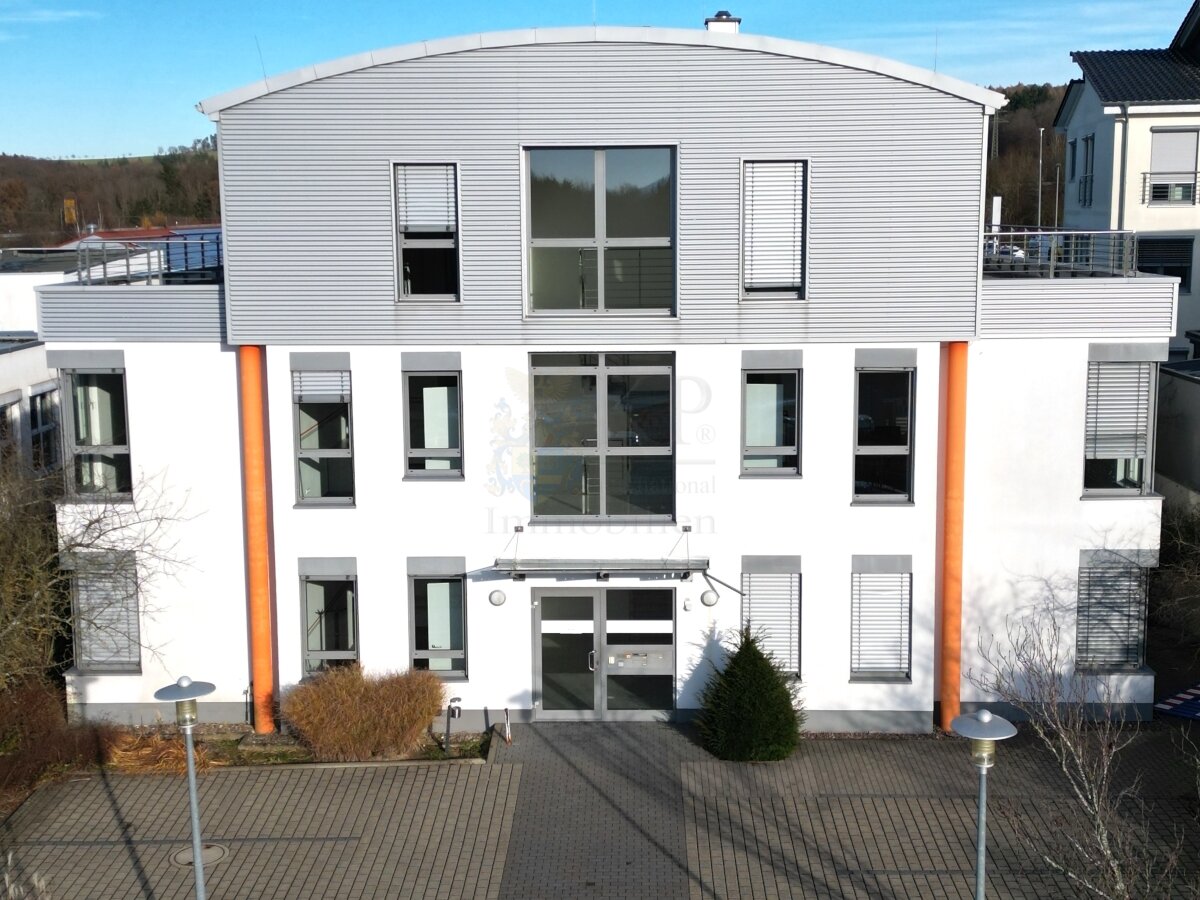 Bürogebäude zum Kauf 2.247.000 € 19 Zimmer 738 m²<br/>Bürofläche ab 260 m²<br/>Teilbarkeit Neuhof Taunusstein 65232