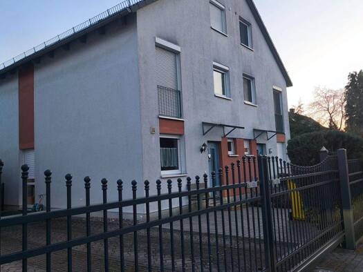 Doppelhaushälfte zur Miete 2.400 € 1 Zimmer 116 m² 250 m² Grundstück frei ab 15.05.2026 Benatzkyweg Rudow Berlin 12355