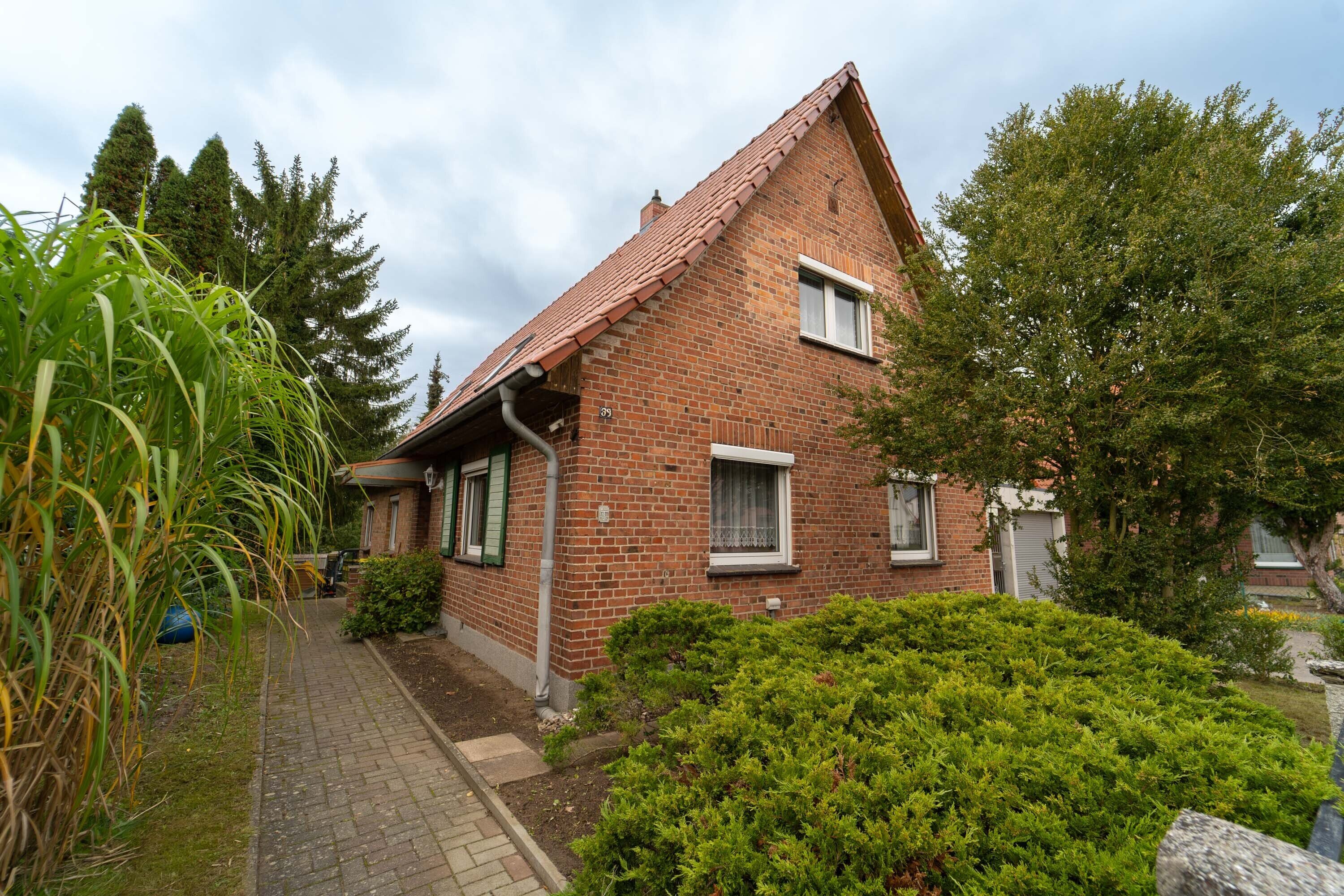 Haus zum Kauf 209.000 € 5 Zimmer 140 m²<br/>Wohnfläche 580 m²<br/>Grundstück Datzeviertel Neubrandenburg 17034