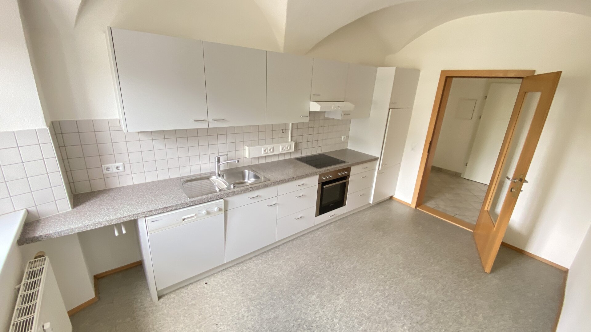 Wohnung zur Miete 1.060 € 2 Zimmer 71 m²<br/>Wohnfläche 1.<br/>Geschoss 01.01.2025<br/>Verfügbarkeit Alte Landstraße 9 Thüringen 6712