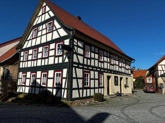 Immobilie zum Kauf 220.000 € 5 Zimmer 115 m² 200 m² Grundstück frei ab 01.01.2027 Laurenziusstraße 13 Unterwaldbehrungen Bastheim 97654