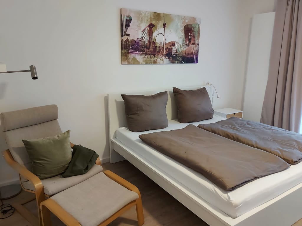 Wohnung zur Miete Wohnen auf Zeit 1.386 € 1 Zimmer 38 m²<br/>Wohnfläche 01.05.2025<br/>Verfügbarkeit Kapellstraße Pempelfort Düsseldorf 40479