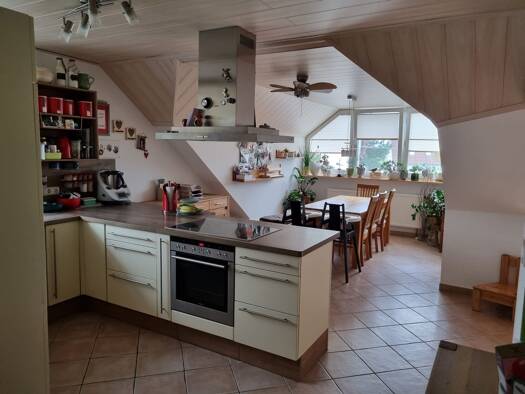 Wohnung zur Miete 1.300 € 6 Zimmer 180 m² Geschoss 2/3 frei ab 01.01.2026 Hetzles 91077