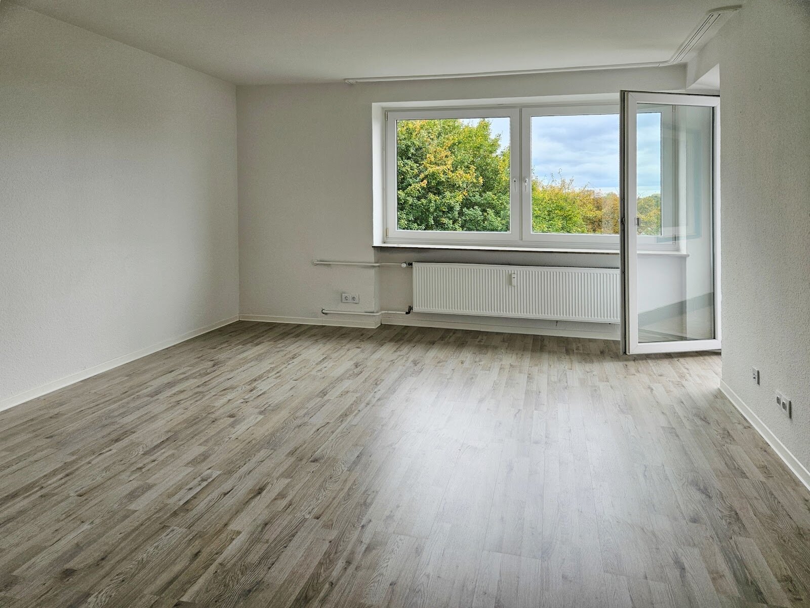 Wohnung zur Miete 550 € 3 Zimmer 82,9 m²<br/>Wohnfläche 4.<br/>Geschoss Gaußstraße 11 Klushof Bremerhaven 27580