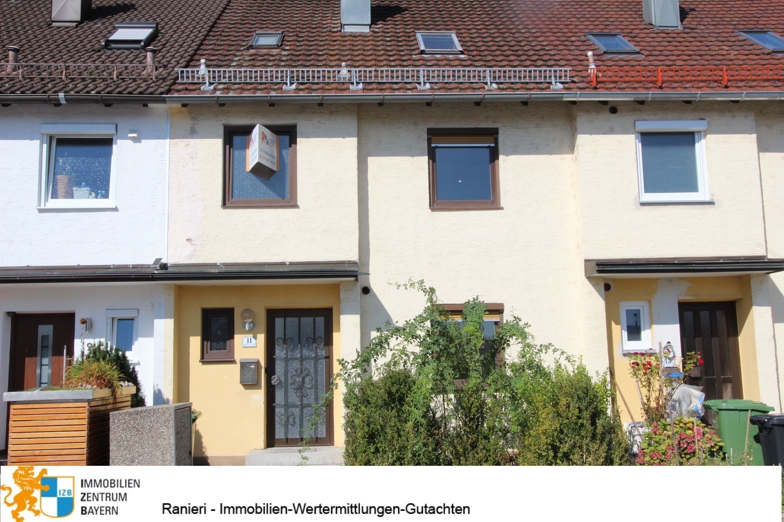 Reihenmittelhaus zum Kauf 325.000 € 5 Zimmer 121 m²<br/>Wohnfläche 208 m²<br/>Grundstück ab sofort<br/>Verfügbarkeit Geschwister - Scholl - Str. 11 Neutraubling 93073