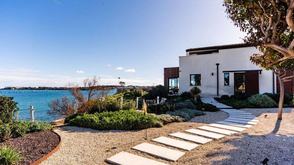 Villa zum Kauf 1.500.000 € 3 Zimmer 110 m² 400 m² Grundstück frei ab sofort Via Lido Sacramento Siracusa 96100