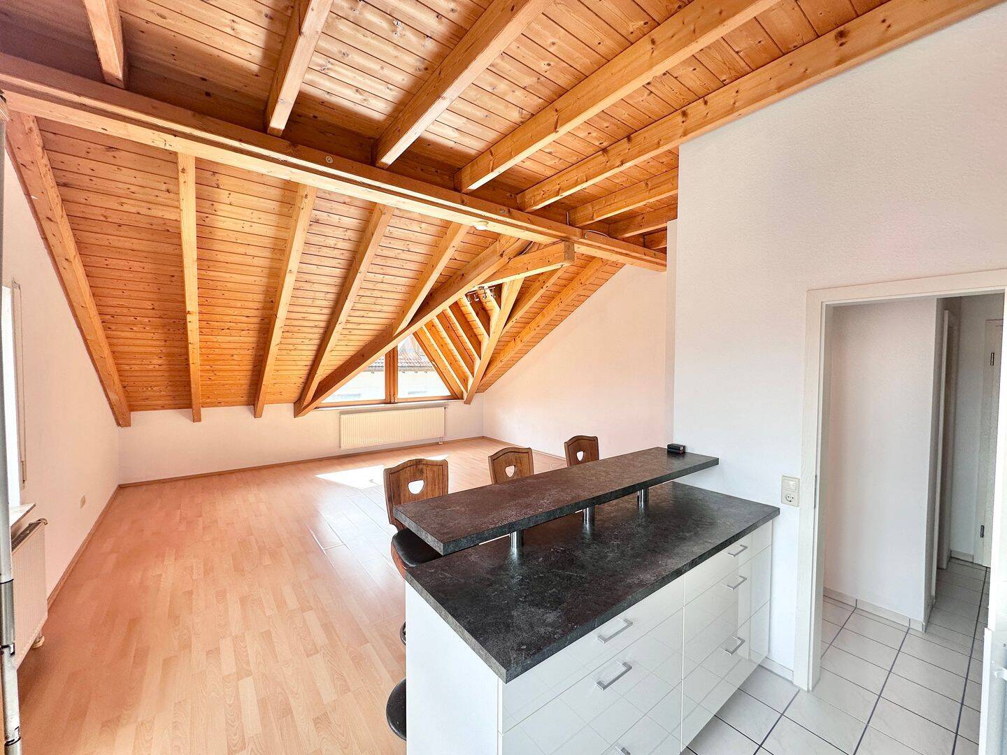 Immobilie in Wutöschingen - Charmante 2,5-Zimmer-Dachgeschosswohnung in Horheim - Bild 4