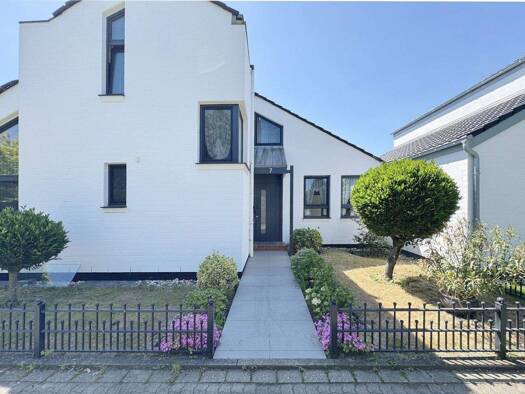 Reihenmittelhaus zum Kauf 649.000 € 4 Zimmer 132 m² 330 m² Grundstück frei ab sofort Hinsbecker Weg 7 Osterath Meerbusch 40670
