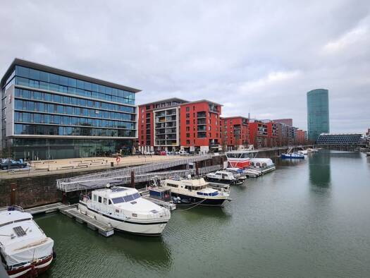 Wohnung zur Miete 2.500 € 4 Zimmer 138 m² Geschoss 1/5 frei ab sofort Gutleutviertel Frankfurt am Main 60327