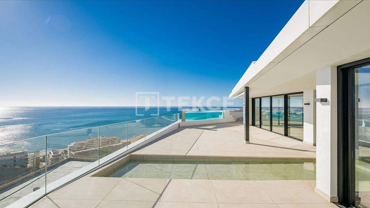 Bezugsfertiges Penthouse mit großer Terrasse in Fuengirola Málaga
