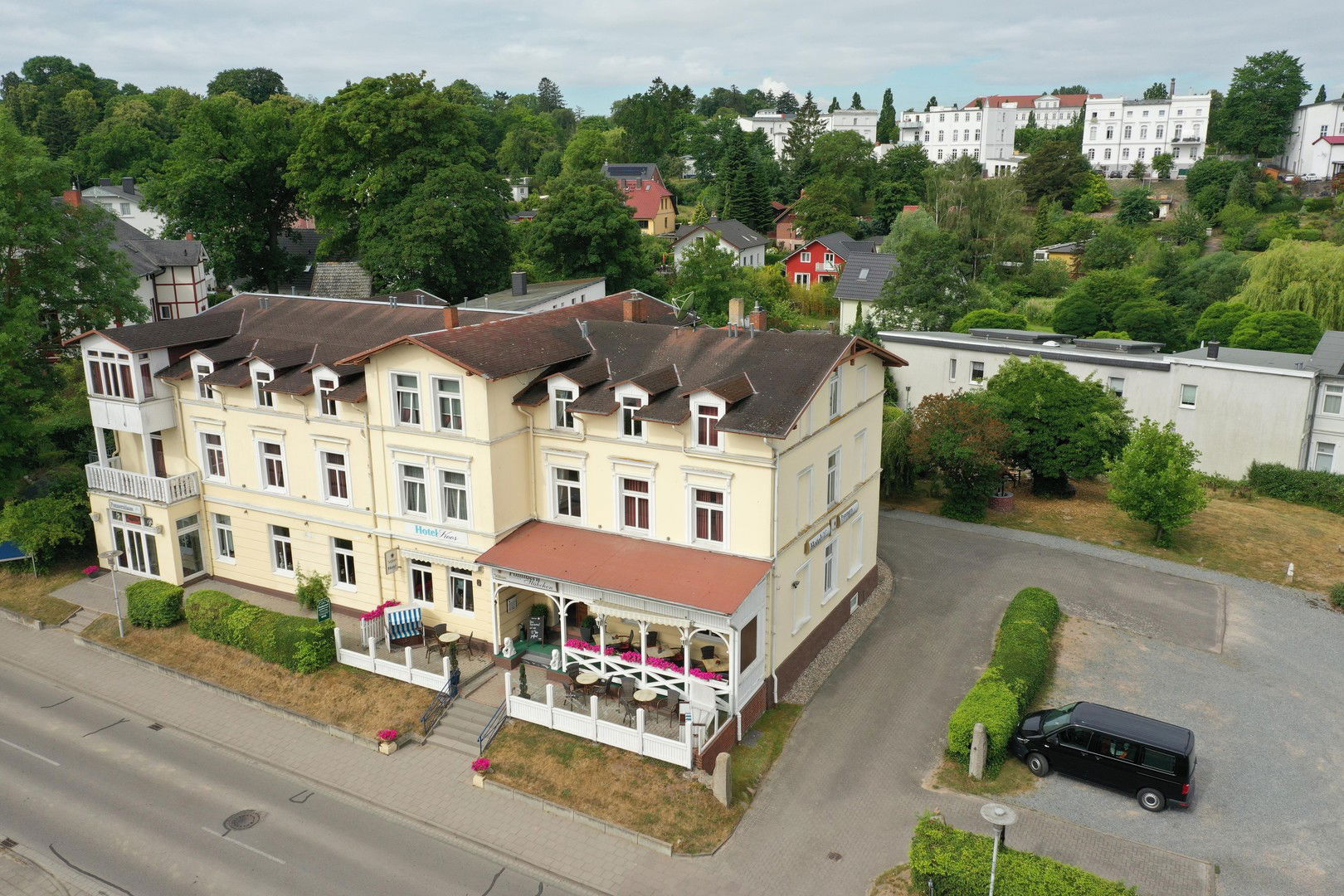 Mehrfamilienhaus zum Kauf provisionsfrei 999.999 € 25 Zimmer 900 m²<br/>Wohnfläche 2.600 m²<br/>Grundstück 01.01.2025<br/>Verfügbarkeit Bahnhofstraße 09 Putbus Putbus 18581