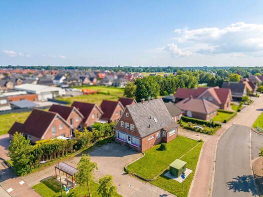Mehrfamilienhaus zum Kauf 269.000 € 8 Zimmer 171 m² 1.028 m² Grundstück Westrhauderfehn Rhauderfehn 26817