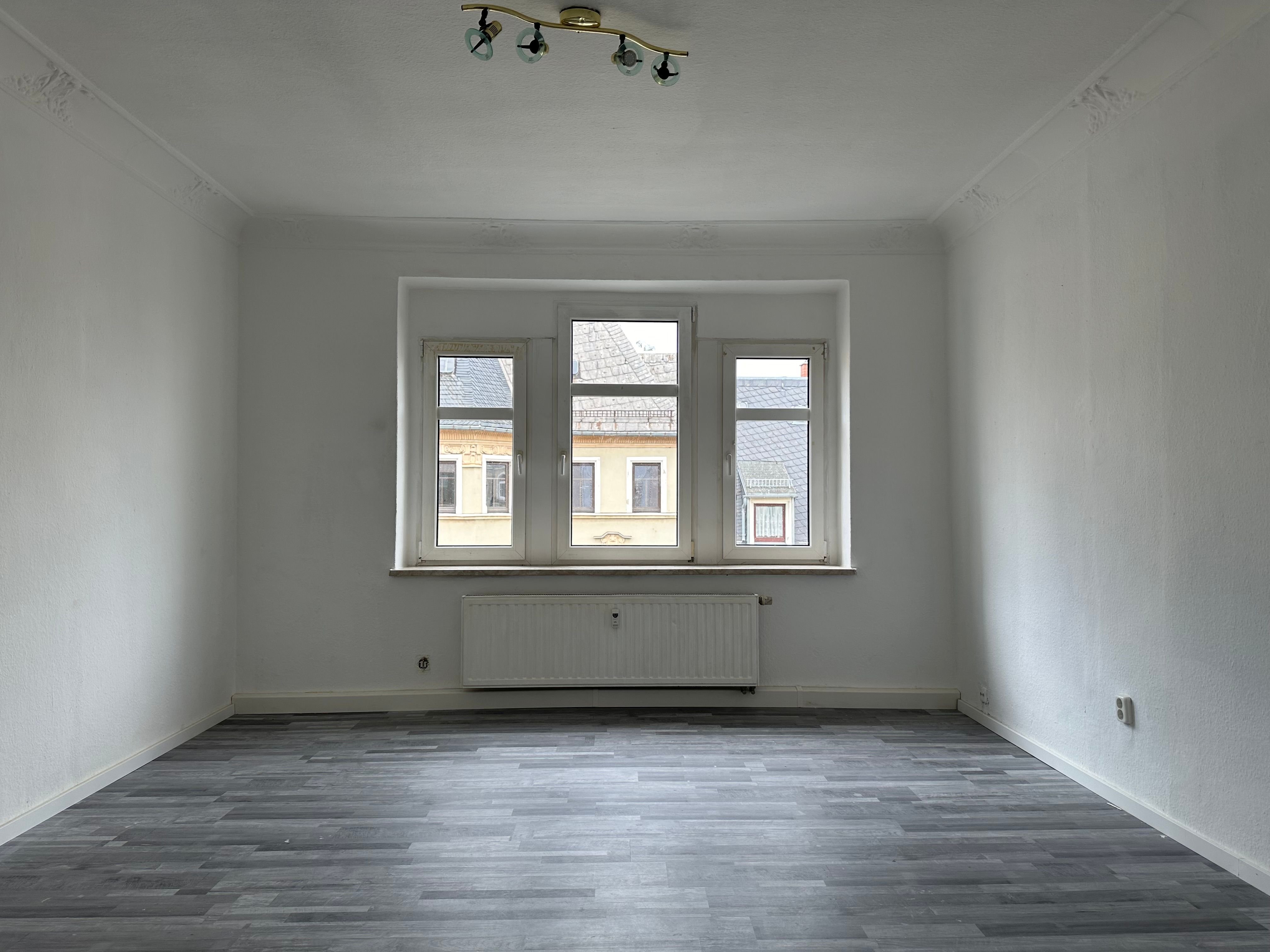 Wohnung zur Miete 320 € 3 Zimmer 67 m²<br/>Wohnfläche 3.<br/>Geschoss ab sofort<br/>Verfügbarkeit Auerbach Auerbach 08209