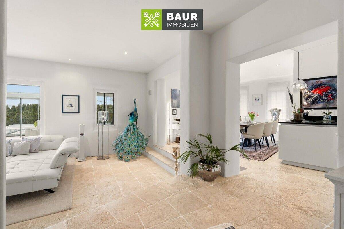 Villa zum Kauf – další