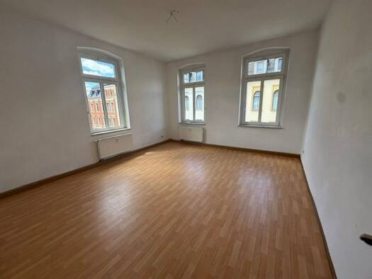 Wohnung zur Miete 420 € 3 Zimmer 88,8 m² frei ab sofort Bahnhofstraße 5 Oelsnitz Oelsnitz 08606