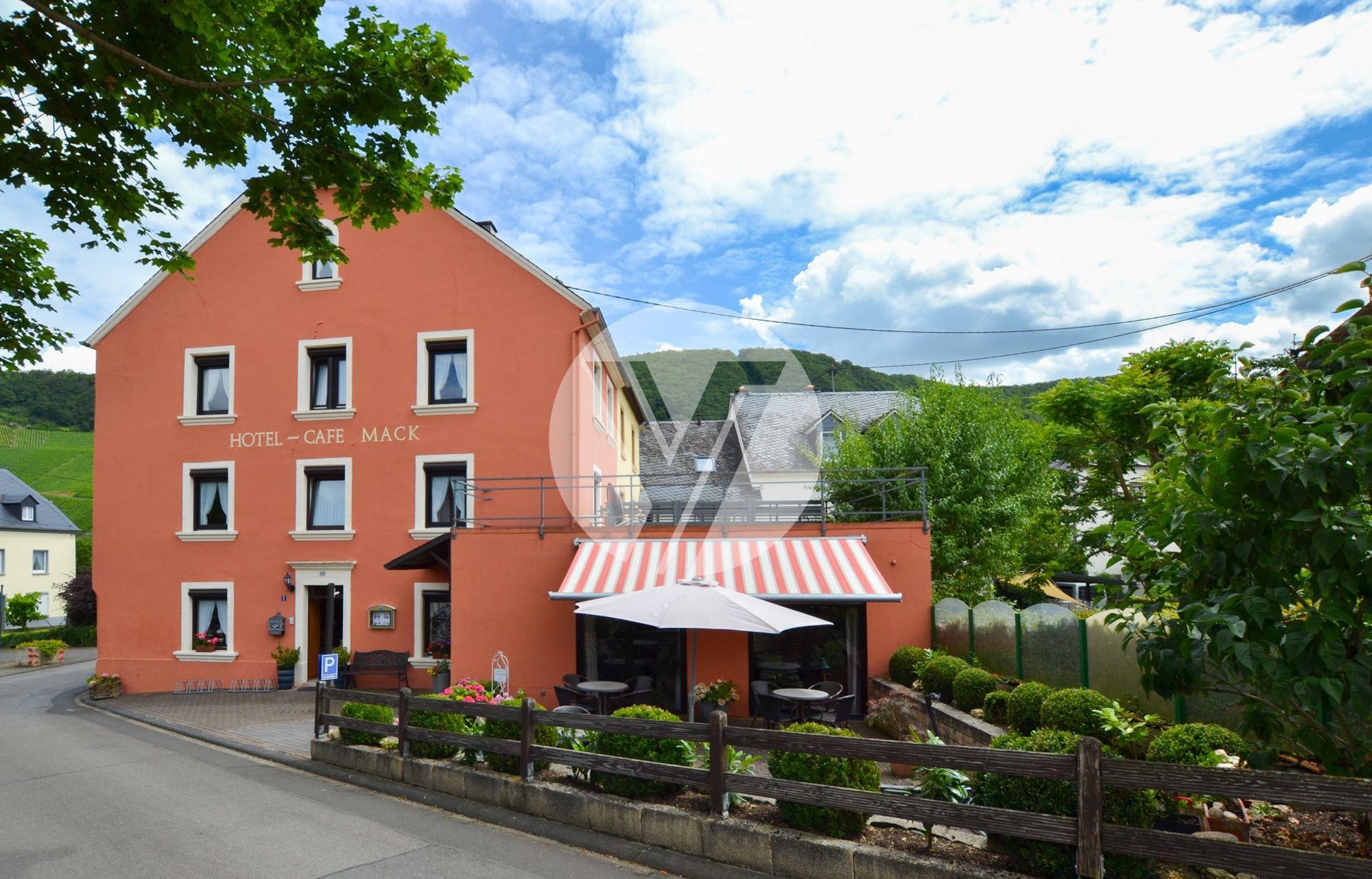 Hotel zum Kauf 326.000 € 12 Zimmer 247 m²<br/>Grundstück Trittenheim 54349