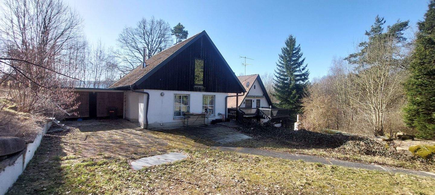 Immobilie in Leuchtenberg - Traumhafte Lage, ländliches Anwesen , 2 Häuser auf 2 Flurstücke mit 2398 m² Grund und ca. 300 m² Wohnfläche in absoluter Waldrandlage ohne Nachbarn  - Bild 4