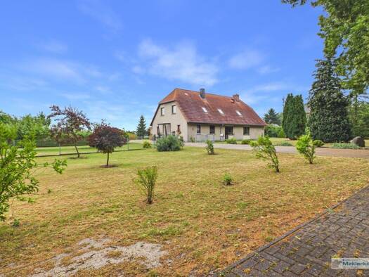 Mehrfamilienhaus zum Kauf 320.000 € 8 Zimmer 252 m² 4.212 m² Grundstück Tentzerow Hohenmocker 17111