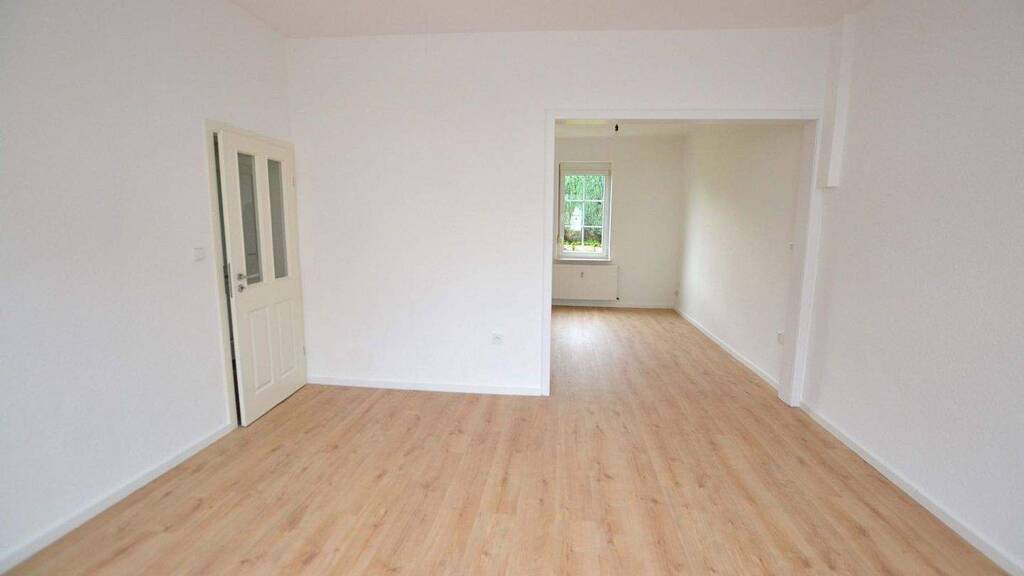 Wohnung zur Miete 690 € 2,5 Zimmer 93 m² Breite Straße 7 Lenne 37627
