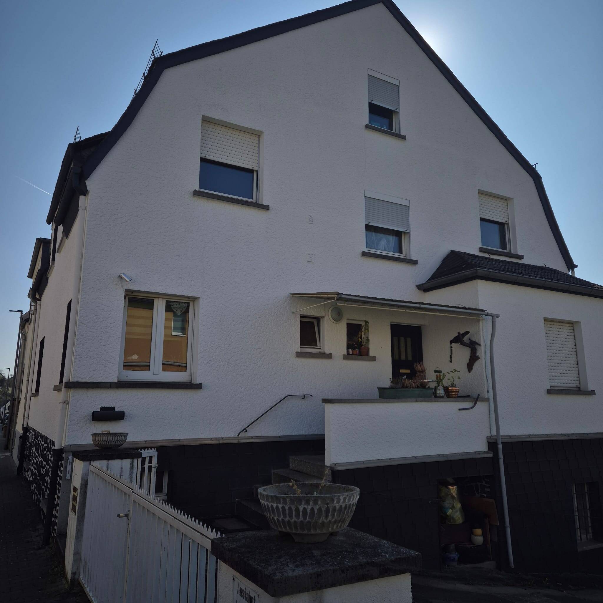 Immobilie in Brechen - EFH mit ELW, Dachterrasse, unverbaubarem Fernblick, gr.Garage - Bild 1