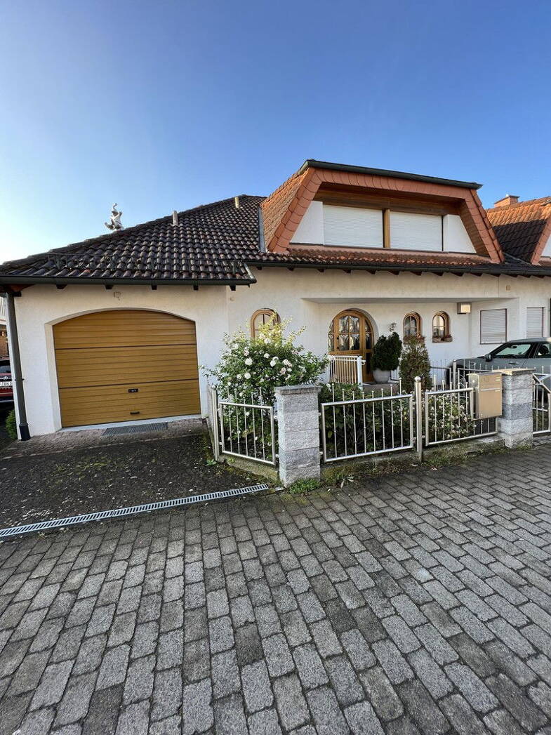 Doppelhaushälfte zum Kauf provisionsfrei 670.000 € 7 Zimmer 207 m² 295 m² Grundstück Jügesheim Rodgau OT Jügesheim 63110