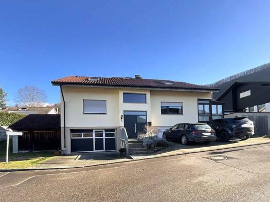 Einfamilienhaus zur Miete 1.400 € 8 Zimmer 210 m² 634 m² Grundstück frei ab 01.05.2026 Neidlingen 73272