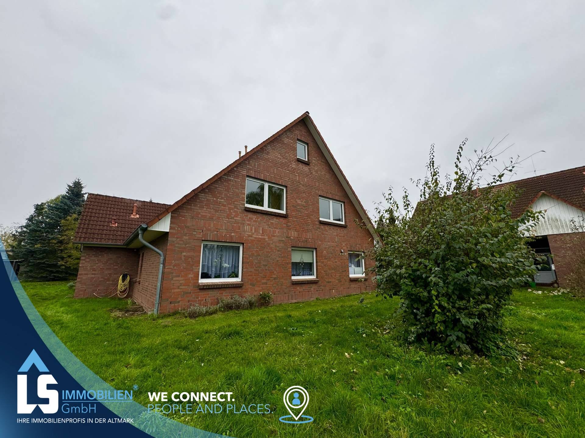 Mehrfamilienhaus zum Kauf 255.000 € 13 Zimmer 293,7 m²<br/>Wohnfläche 1.385 m²<br/>Grundstück Hindenburg Hohenberg-Krusemark 39596