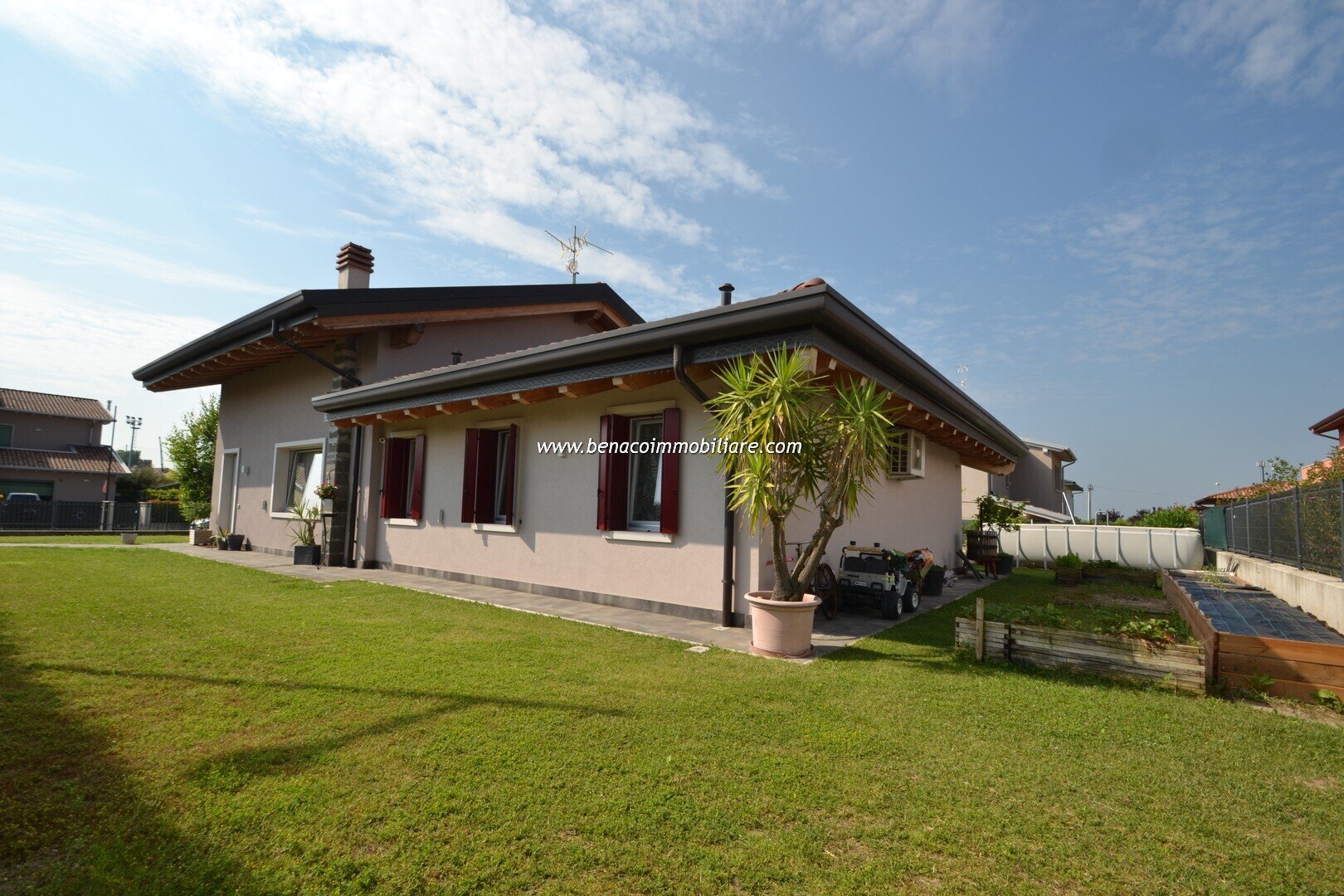 Villa zum Kauf 850.000 € 5 Zimmer 210 m²<br/>Wohnfläche 850 m²<br/>Grundstück ab sofort<br/>Verfügbarkeit via Edith Stein CASTELNUOVO DEL GARDA 37014