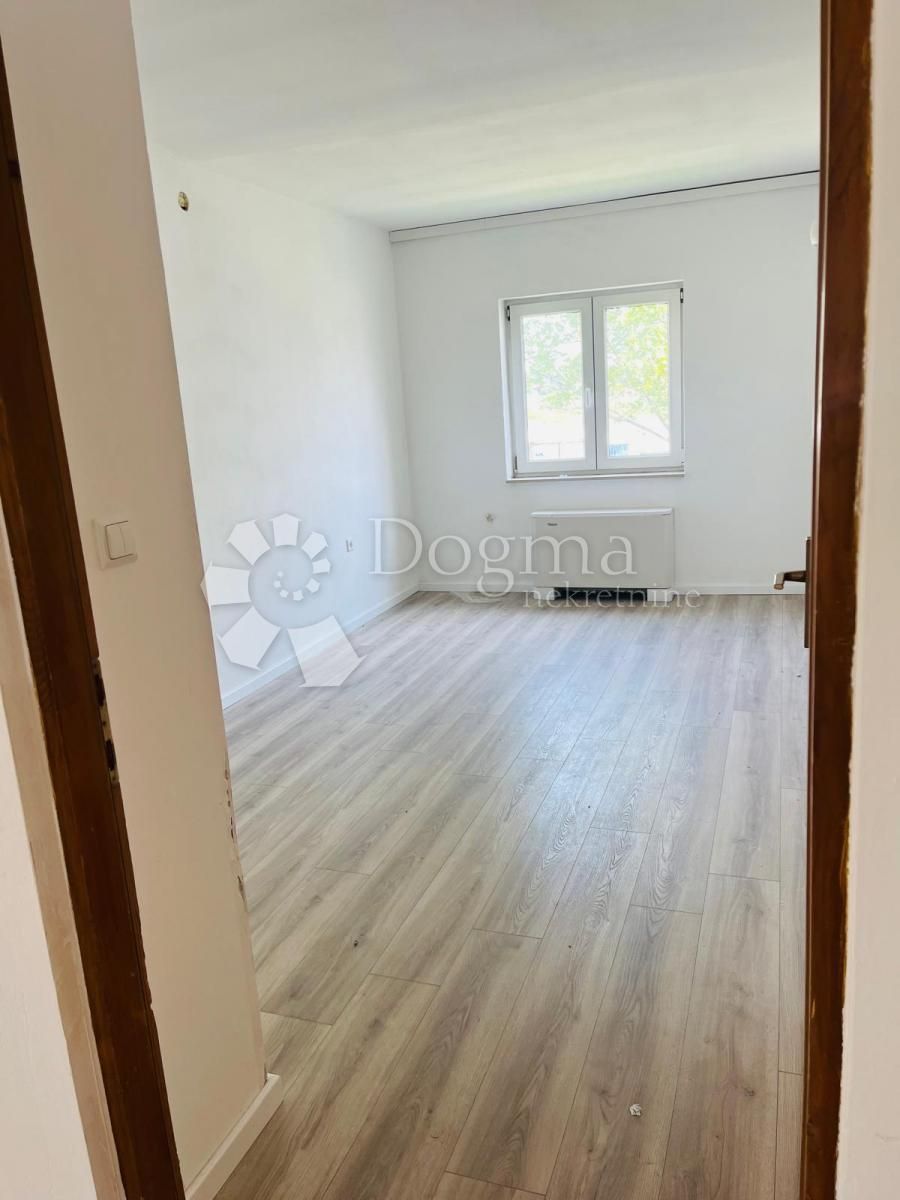 Haus zur Miete 200 € 23 Zimmer 790 m²<br/>Wohnfläche 800 m²<br/>Grundstück Soblinec 10000