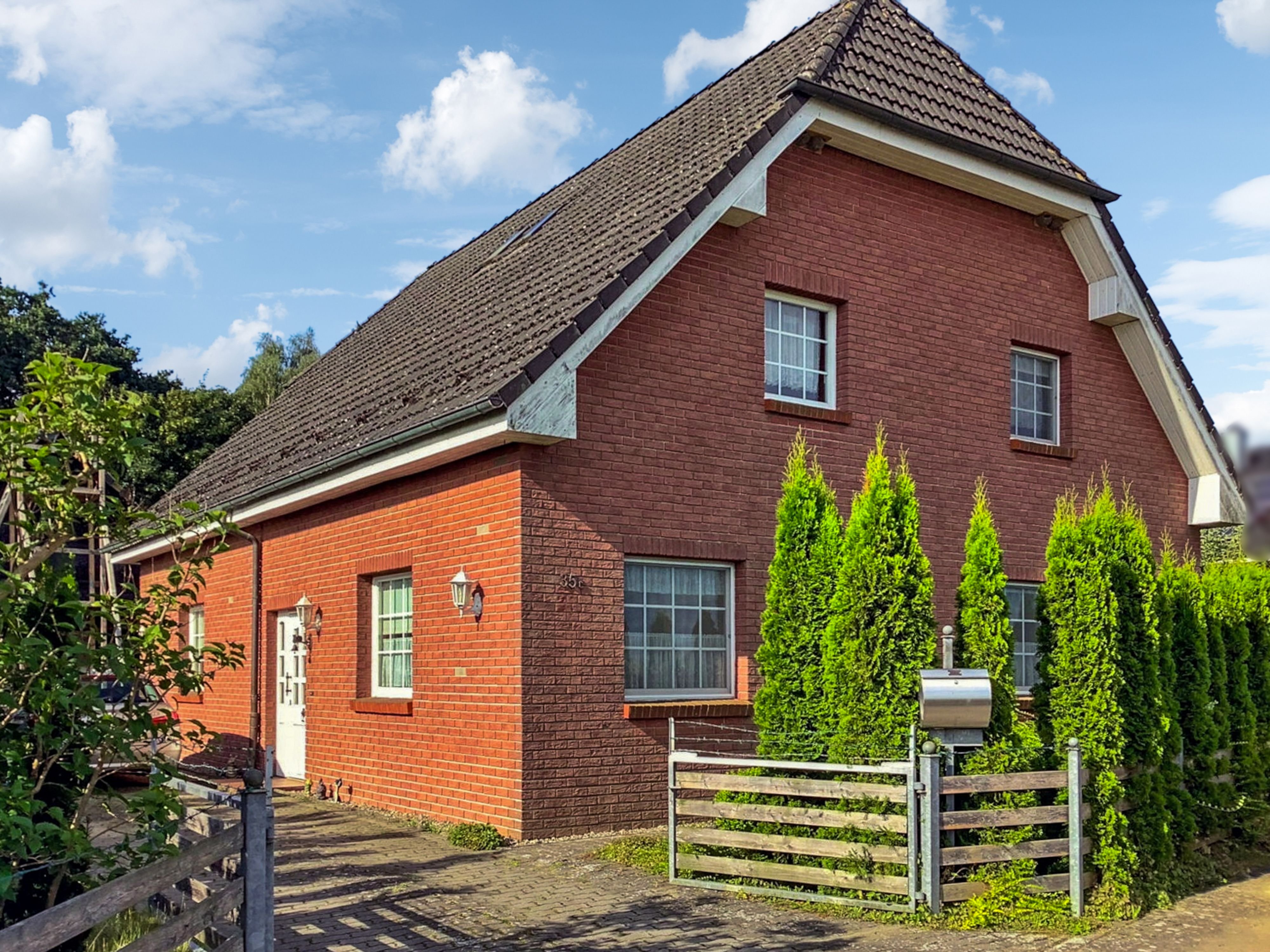 Einfamilienhaus zum Kauf 365.000 € 5 Zimmer 177 m²<br/>Wohnfläche 2.143 m²<br/>Grundstück Breesen Laage 18299