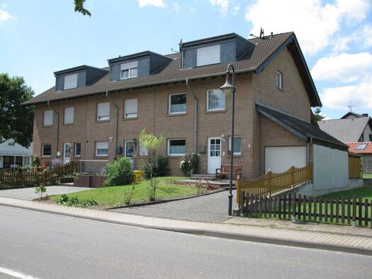 Reihenhaus zur Miete 1.290 € 5 Zimmer 151 m² 219 m² Grundstück frei ab sofort Waldorf 53498