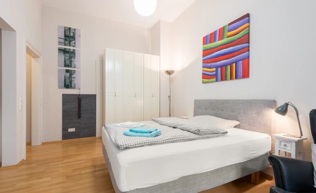 Wohnung zur Miete Wohnen auf Zeit 1.250 € 1 Zimmer 18 m²<br/>Wohnfläche 01.10.2024<br/>Verfügbarkeit Textorstraße Sachsenhausen - Nord Frankfurt am Main 60594