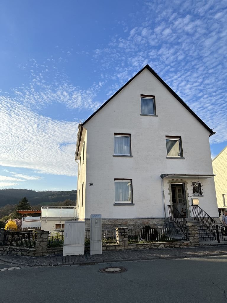 Einfamilienhaus zum Kauf 233.000 € 11 Zimmer 130 m²<br/>Wohnfläche 642 m²<br/>Grundstück ab sofort<br/>Verfügbarkeit Odersbach Weilburg 35781