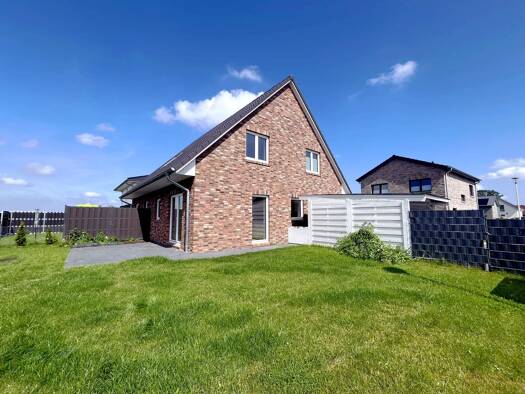 Mehrfamilienhaus zur Miete 1.370 € 5,5 Zimmer 135 m² 300 m² Grundstück Drochtersen 21706
