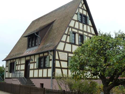 Einfamilienhaus zur Miete 1.640 € 6 Zimmer 162 m² 330 m² Grundstück frei ab 01.09.2026 Großsachsen Hirschberg an der Bergstraße 69493