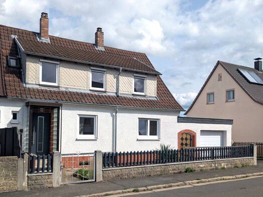 Doppelhaushälfte zum Kauf provisionsfrei 379.000 € 6 Zimmer 161 m² 800 m² Grundstück frei ab sofort Frankenleite 19 Kulmbach Kulmbach 95326