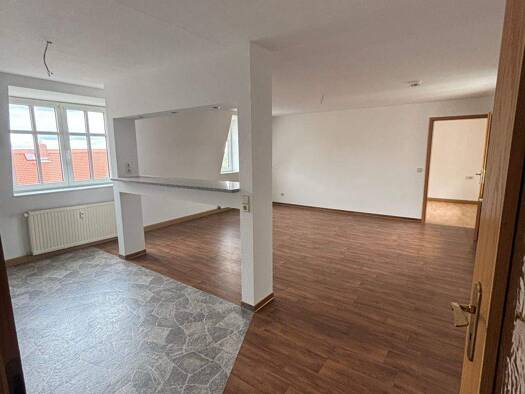 Wohnung zur Miete 370 € 3 Zimmer 73 m² 4 Geschosse frei ab sofort Zeitz 06712