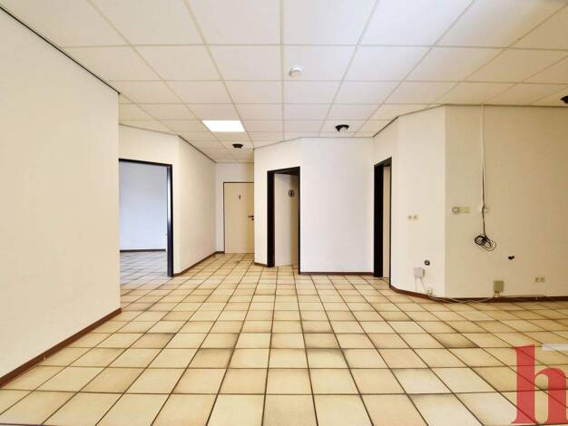 Praxis zur Miete 700 € 121,9 m² Bürofläche Lohne Lohne (Oldenburg) 49393