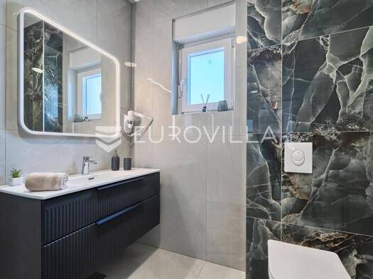 Haus zur Miete 2.500 € 4 Zimmer 167 m² Kastel Novi Kastela