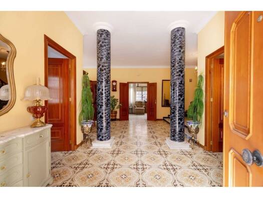 Reihenhaus zum Kauf 395.000 € 8 Zimmer 282 m² 202 m² Grundstück >Calle Lope de Vega > Dos Hermanas 41701