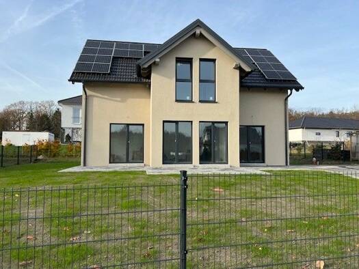 Einfamilienhaus zur Miete 2.100 € 5 Zimmer 135 m² 550 m² Grundstück frei ab 01.01.2026 Ahornweg 18 Oßling 01920