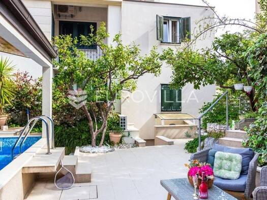 Haus zum Kauf 1.650.000 € 5 Zimmer 200 m² Varos Split